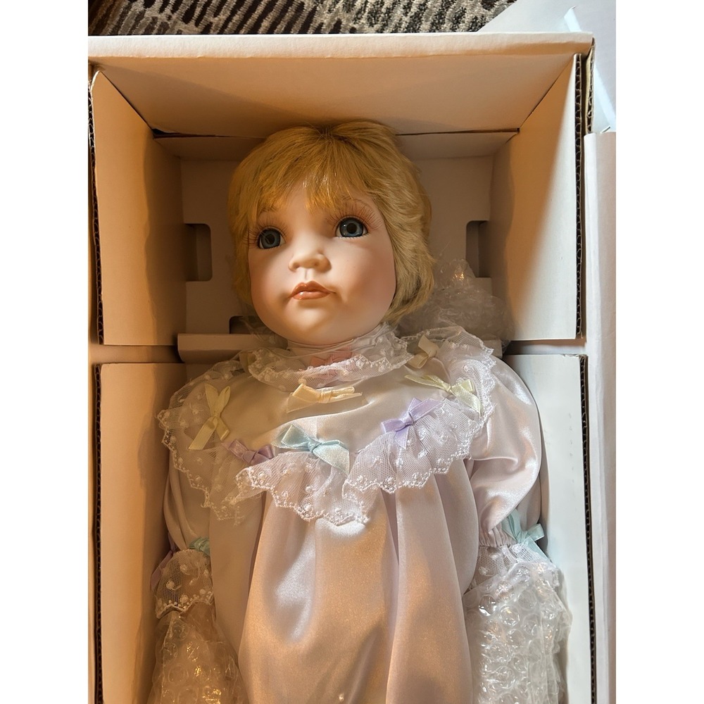 William Tung Stacy 565506 25" Porcelain Doll #24850 Original Box Accessories